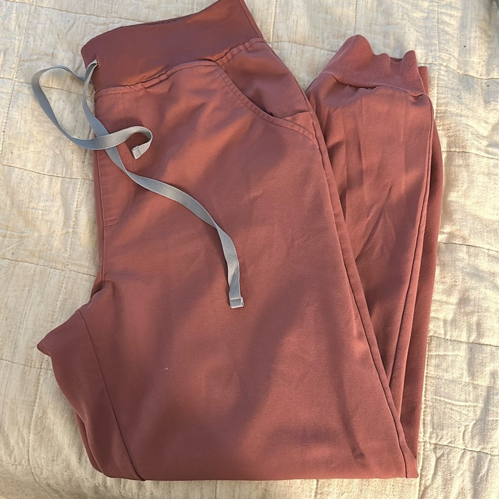 Figs mauve joggers
